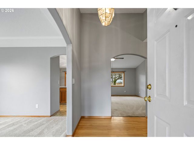 964 Se 27TH St, Troutdale, OR 97060