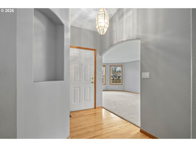 964 Se 27TH St, Troutdale, OR 97060