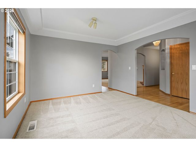 964 Se 27TH St, Troutdale, OR 97060