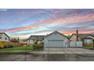 964 Se 27TH St, Troutdale, OR 97060