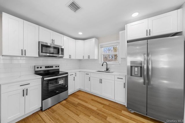 17 Nelson Place, Mastic, NY 11950