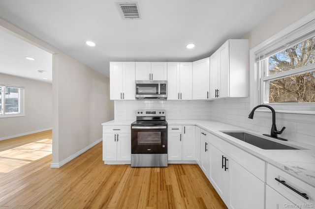 17 Nelson Place, Mastic, NY 11950