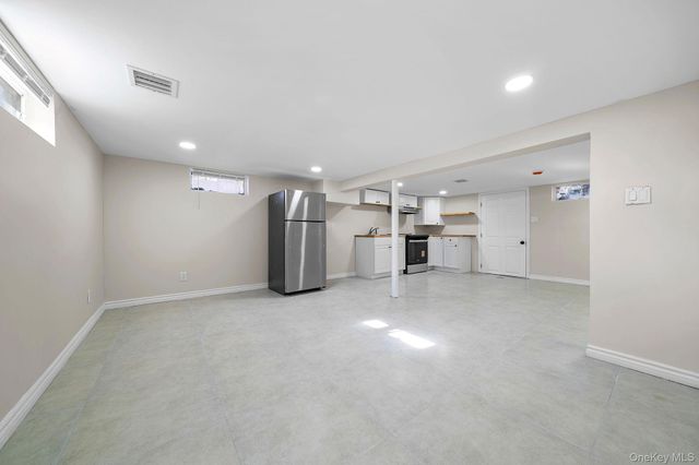 17 Nelson Place, Mastic, NY 11950