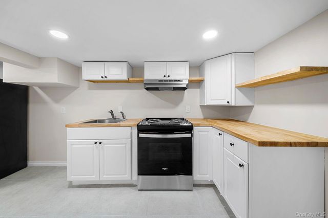 17 Nelson Place, Mastic, NY 11950