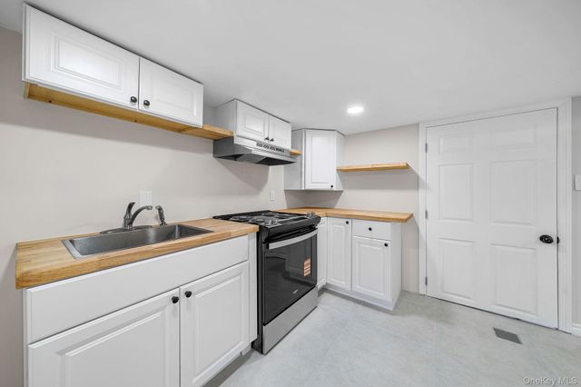 17 Nelson Place, Mastic, NY 11950