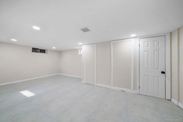 17 Nelson Place, Mastic, NY 11950