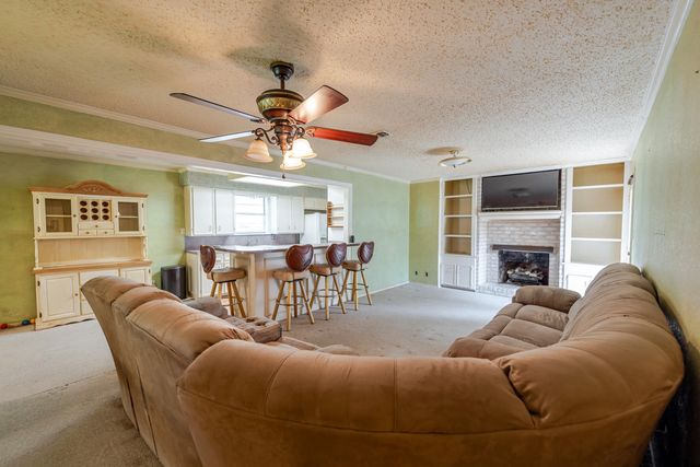 102 King Henry, Scroggins, TX 75480