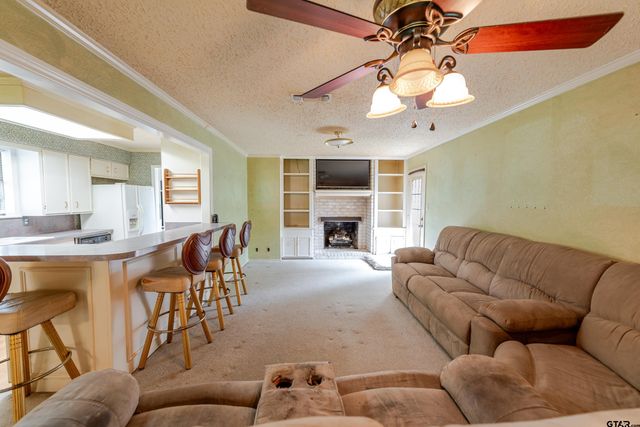 102 King Henry, Scroggins, TX 75480