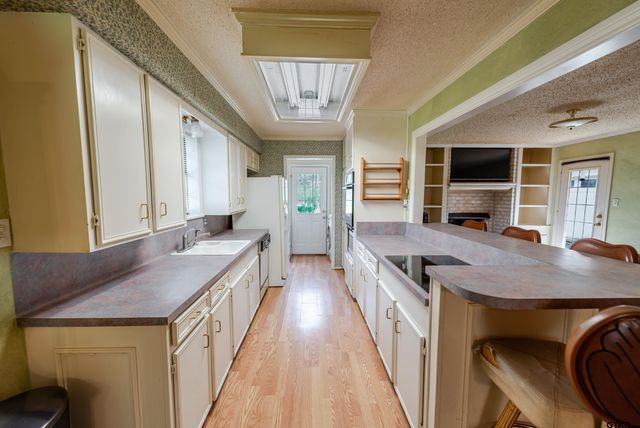 102 King Henry, Scroggins, TX 75480