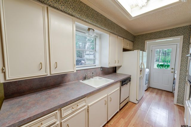 102 King Henry, Scroggins, TX 75480