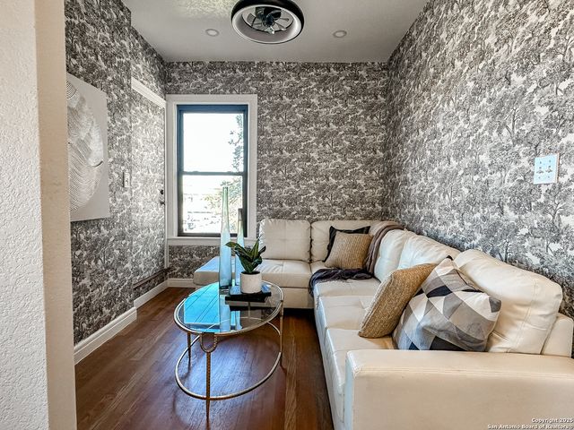 102 Luther, Olmos Park, TX 78212