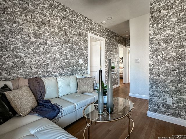 102 Luther, Olmos Park, TX 78212