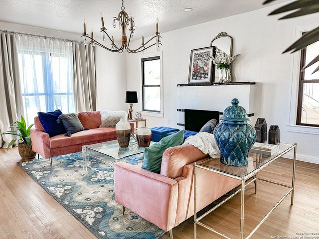 102 Luther, Olmos Park, TX 78212