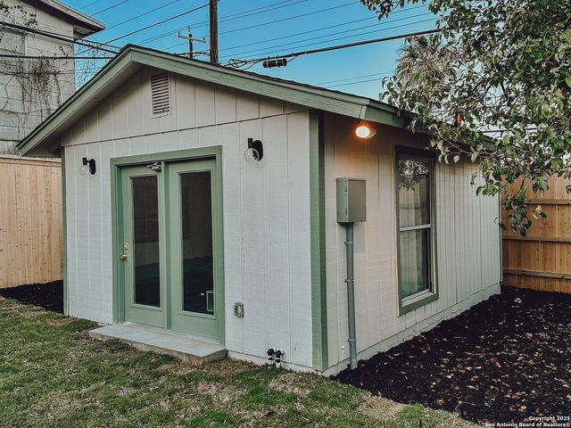 102 Luther, Olmos Park, TX 78212