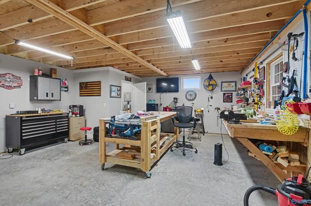 255 Worthington Lane, Guntersville, AL 35976