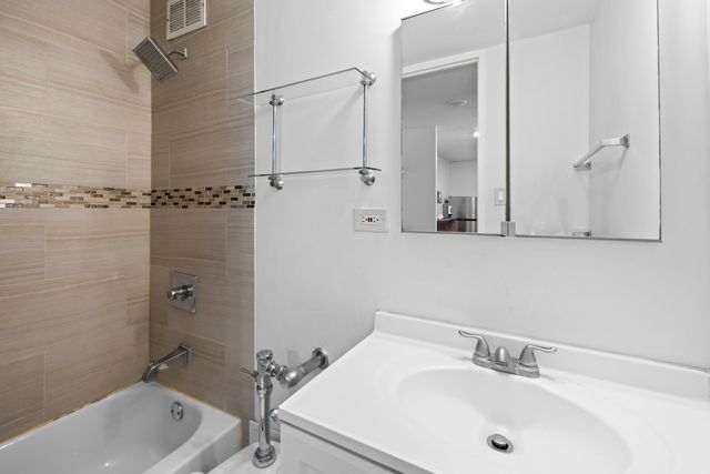 1451 E 55th Street 225N, Chicago, IL 60615