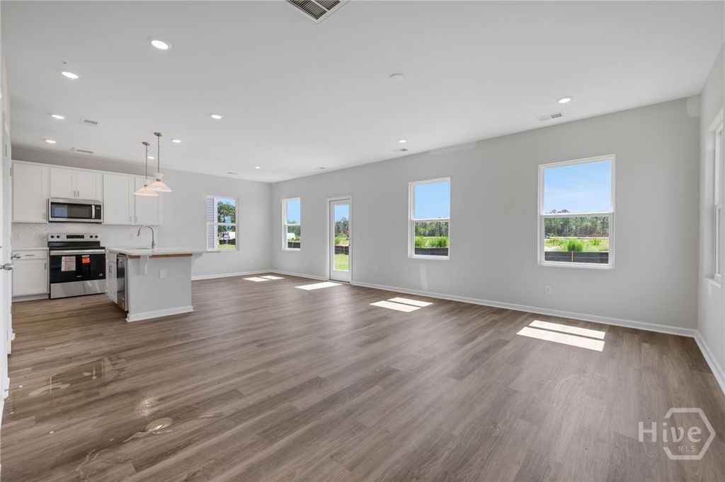 Image 3 of property listing at 248 Green Meadow Drive, Savannah, GA 31302