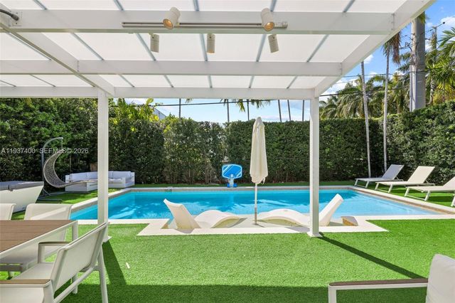 4490 Royal Palm Avenue, Miami Beach, FL 33140