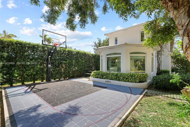 4490 Royal Palm Avenue, Miami Beach, FL 33140