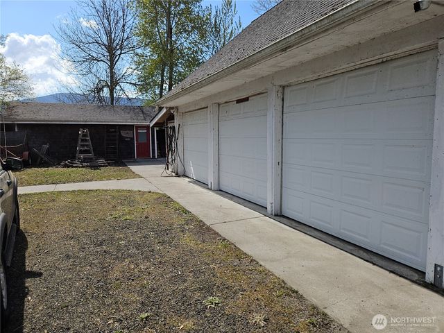20 E Sunny Sands Road, Cathlamet, WA 98612