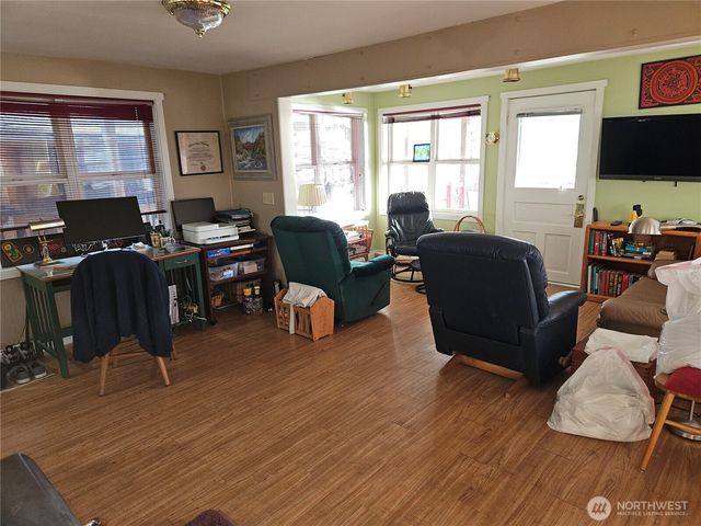 20 E Sunny Sands Road, Cathlamet, WA 98612