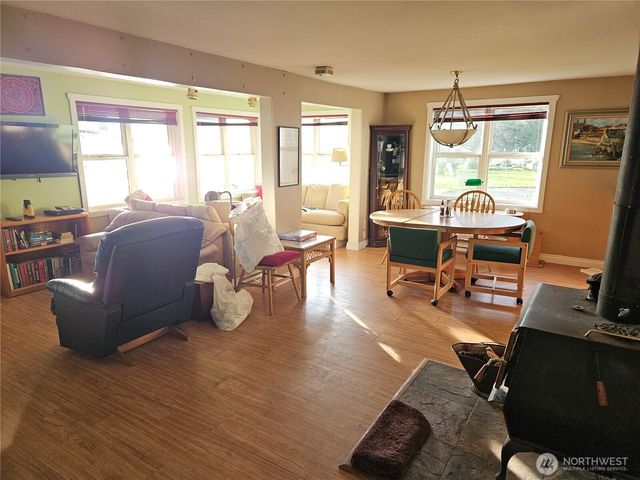 20 E Sunny Sands Road, Cathlamet, WA 98612