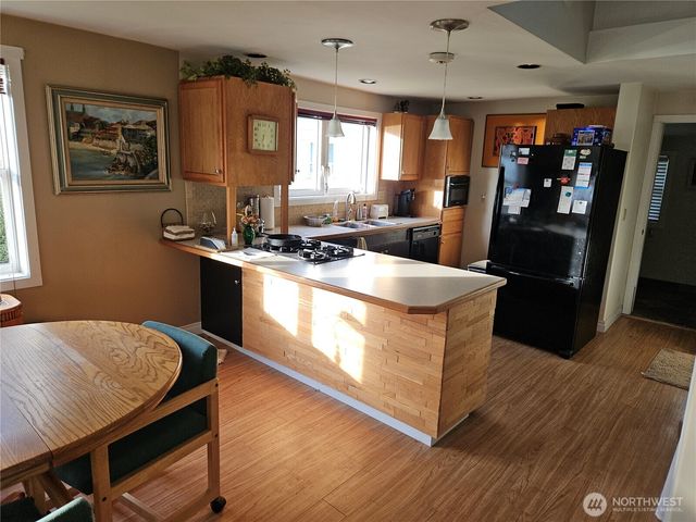 20 E Sunny Sands Road, Cathlamet, WA 98612