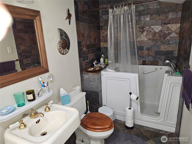 20 E Sunny Sands Road, Cathlamet, WA 98612