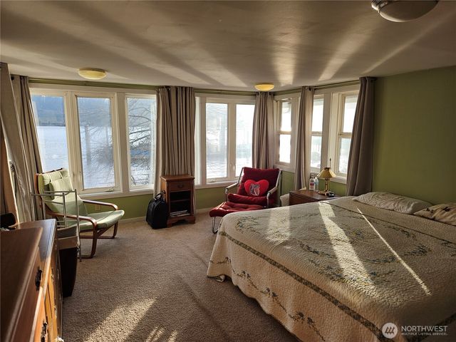 20 E Sunny Sands Road, Cathlamet, WA 98612