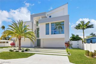 1798 Holiday LN, Naples, FL 34104