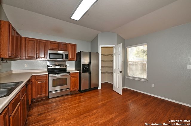 8606 Spoonbill Ct, San Antonio, TX 78245