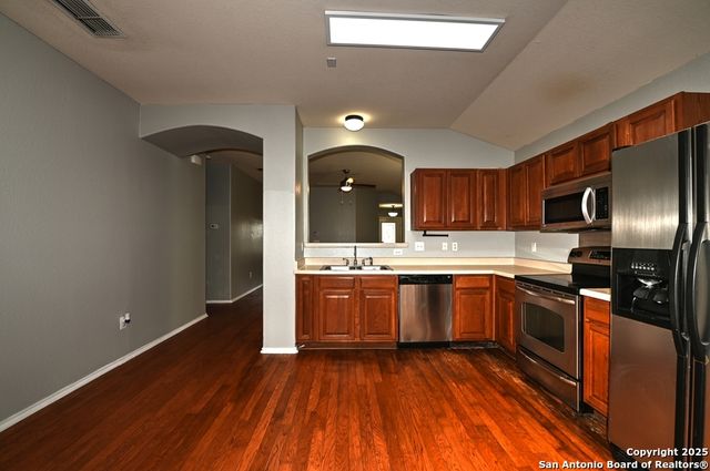 8606 Spoonbill Ct, San Antonio, TX 78245