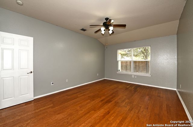 8606 Spoonbill Ct, San Antonio, TX 78245