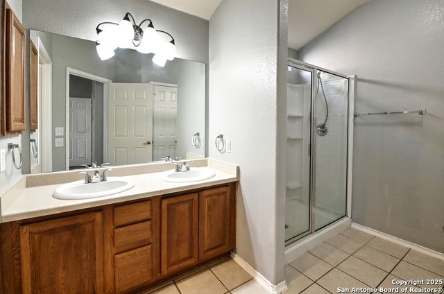 8606 Spoonbill Ct, San Antonio, TX 78245