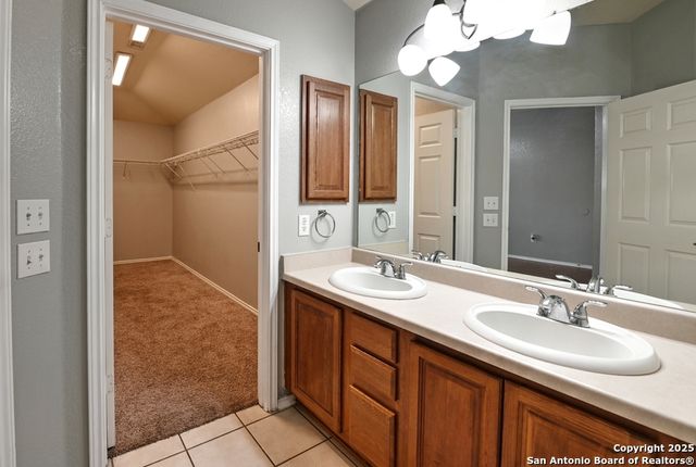 8606 Spoonbill Ct, San Antonio, TX 78245