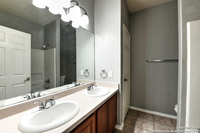 8606 Spoonbill Ct, San Antonio, TX 78245