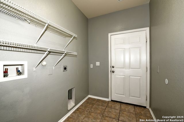 8606 Spoonbill Ct, San Antonio, TX 78245