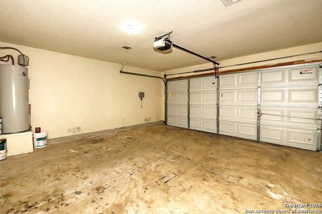 8606 Spoonbill Ct, San Antonio, TX 78245