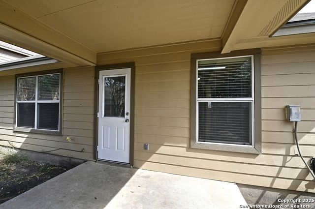 8606 Spoonbill Ct, San Antonio, TX 78245