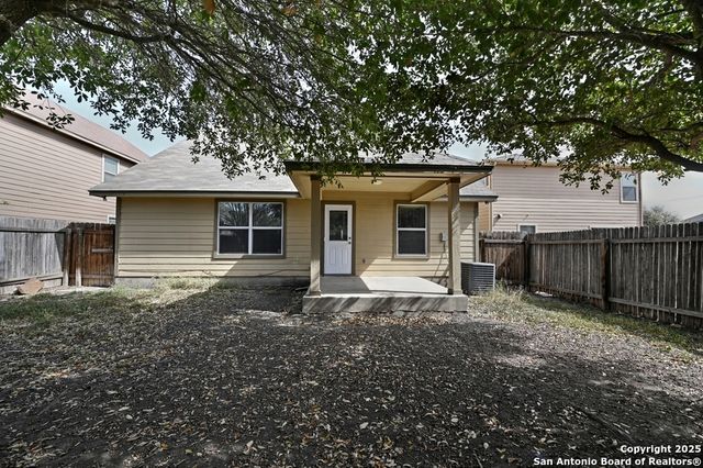 8606 Spoonbill Ct, San Antonio, TX 78245