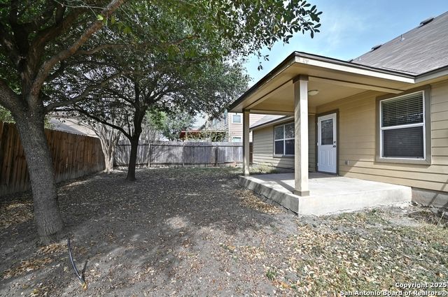 8606 Spoonbill Ct, San Antonio, TX 78245