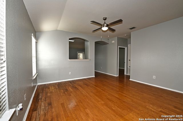 8606 Spoonbill Ct, San Antonio, TX 78245