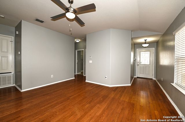 8606 Spoonbill Ct, San Antonio, TX 78245