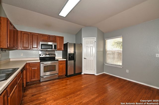 8606 Spoonbill Ct, San Antonio, TX 78245