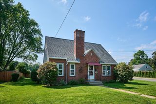 14 Sheldon Ave, Easthampton, MA 01027