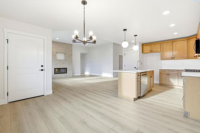 6449 W 29th Ct, Kennewick, WA 99338