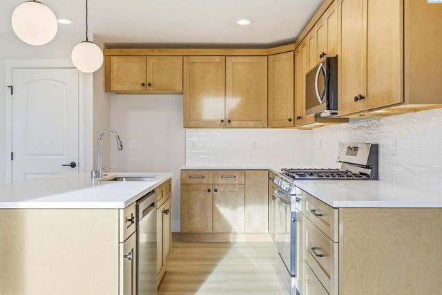 6449 W 29th Ct, Kennewick, WA 99338