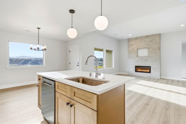 6449 W 29th Ct, Kennewick, WA 99338