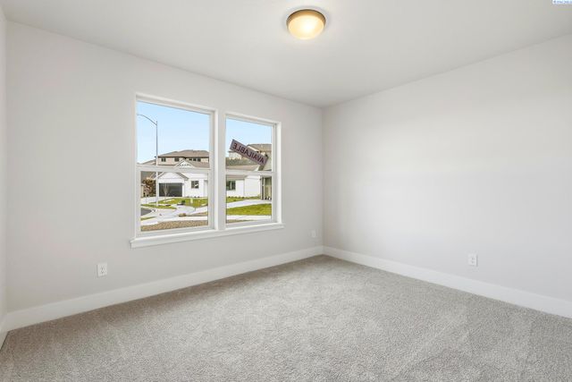 6449 W 29th Ct, Kennewick, WA 99338