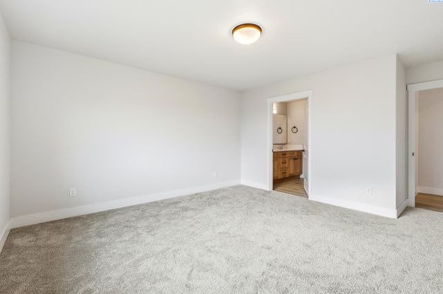 6449 W 29th Ct, Kennewick, WA 99338